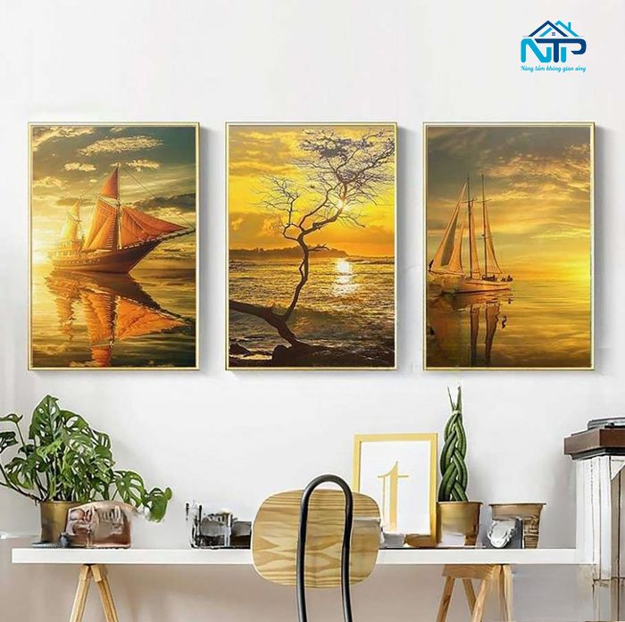 Tranh biển cả màu sắc hài hòa