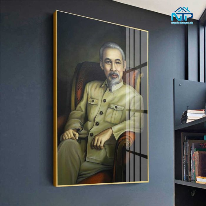 Tranh Bác Hồ trang nghiêm chất liệu tráng gương