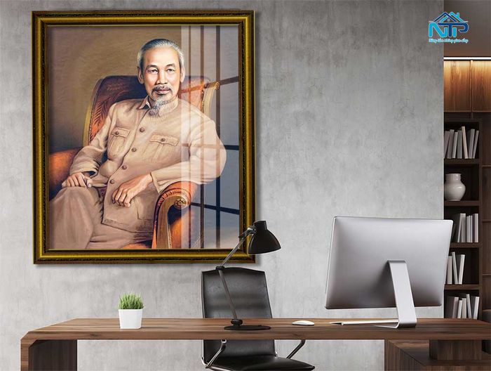 Treo tranh Bác trong phòng làm việc